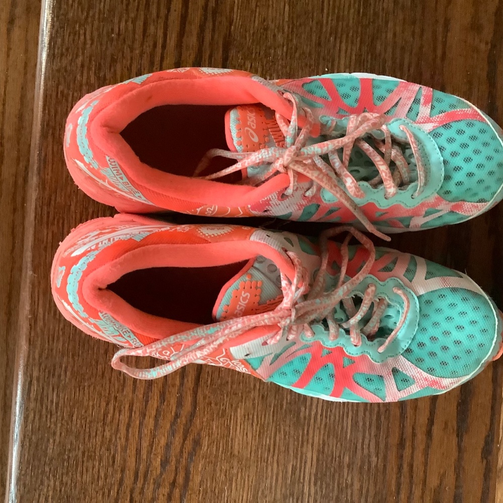 ASICS - Picture 3 of 3